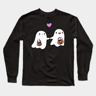 Cute halloween ghost couple in love Long Sleeve T-Shirt